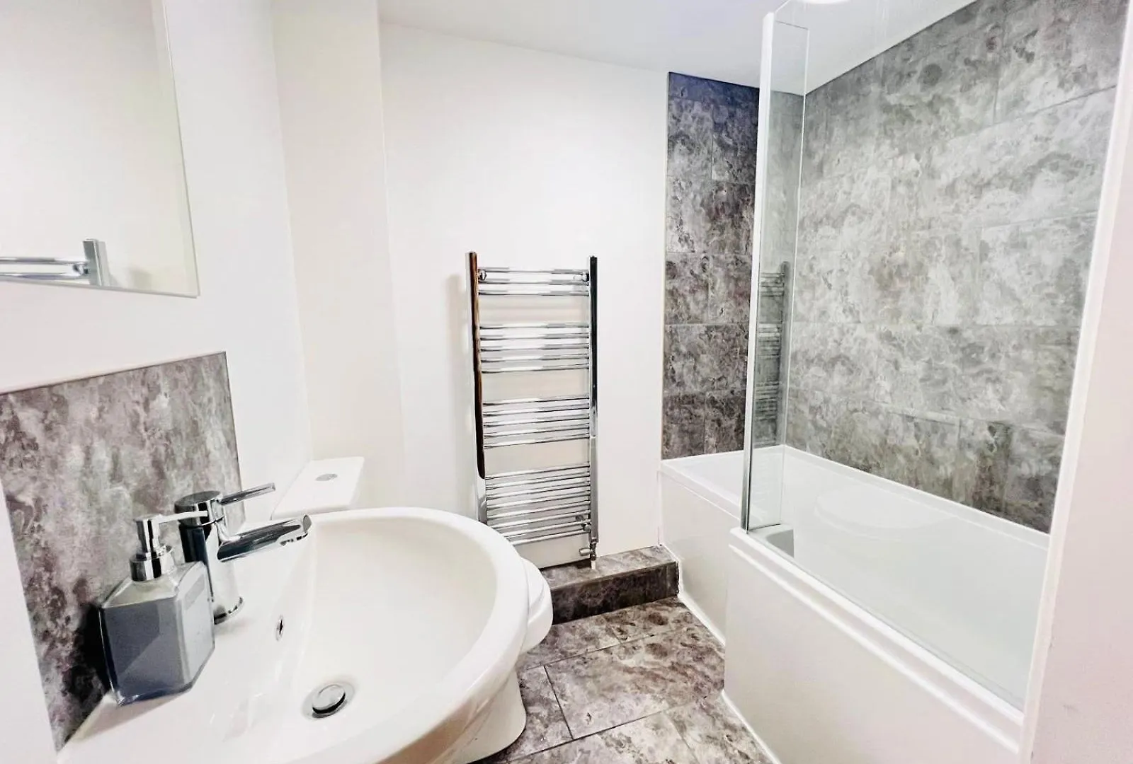 Brand New 2 Bedroom Apartment With Wi-Fi Sleeps 4 - Tanzanite Cambridge  United Kingdom