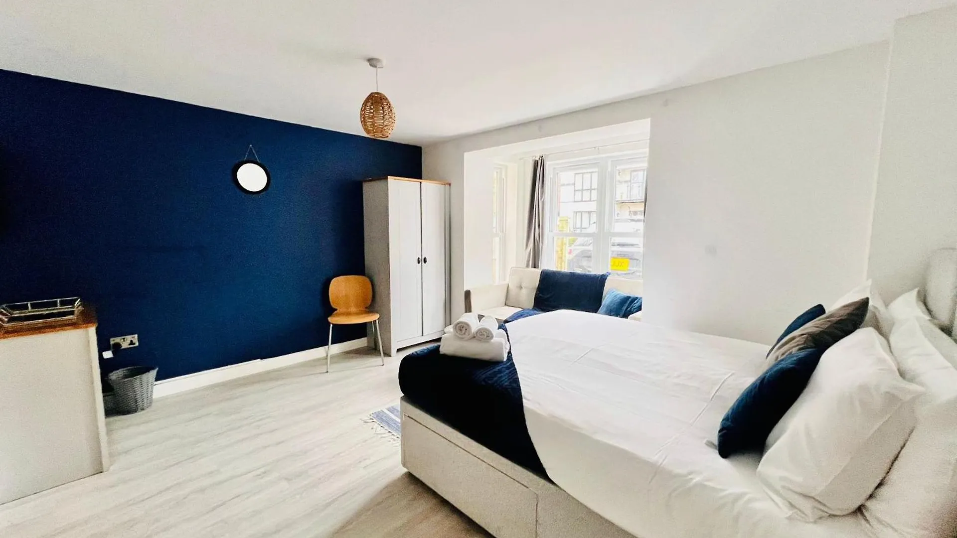 Brand New 2 Bedroom Apartment With Wi-Fi Sleeps 4 - Tanzanite Cambridge   Cambridge (Cambridgeshire)