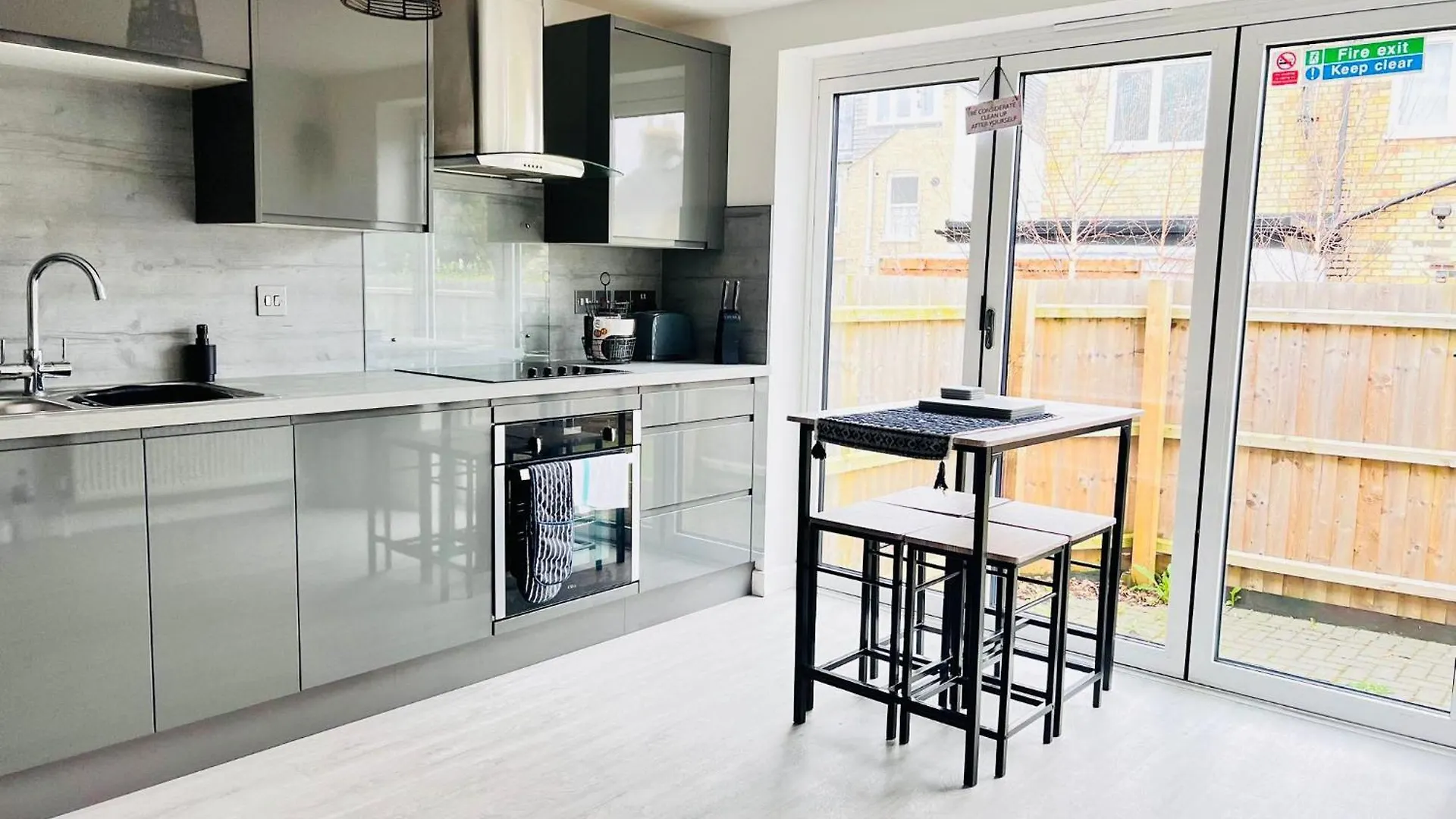 Brand New 2 Bedroom Apartment With Wi-Fi Sleeps 4 - Tanzanite Cambridge  0*, Cambridge (Cambridgeshire) United Kingdom