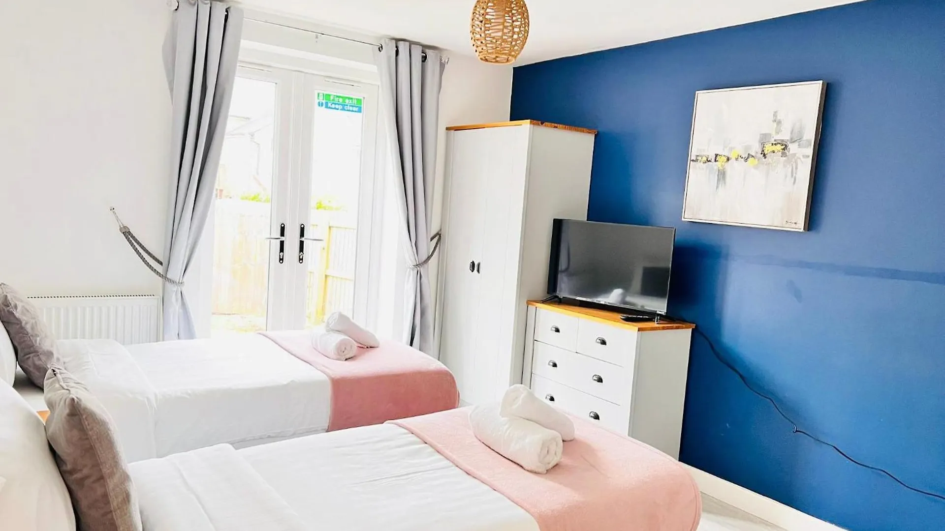Brand New 2 Bedroom Apartment With Wi-Fi Sleeps 4 - Tanzanite Cambridge   Cambridge (Cambridgeshire)