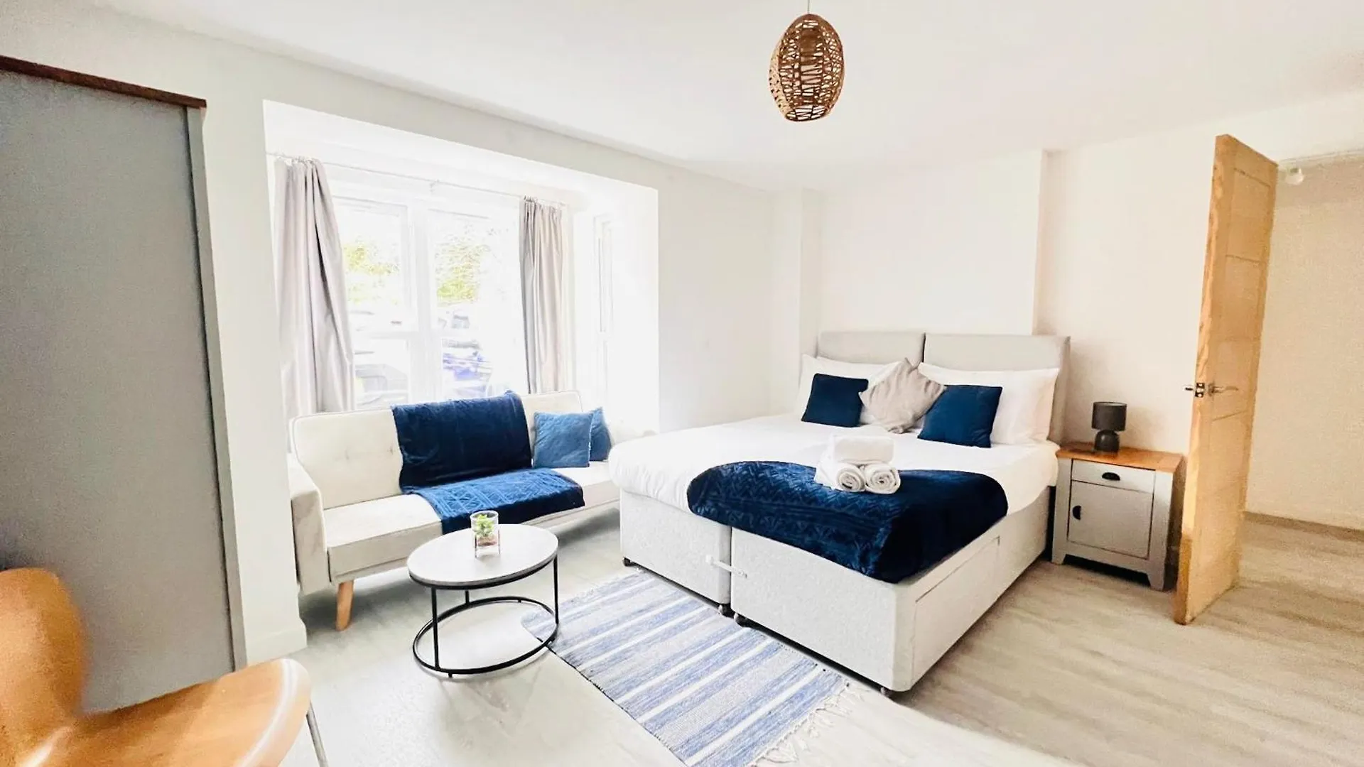 Brand New 2 Bedroom Apartment With Wi-Fi Sleeps 4 - Tanzanite Cambridge