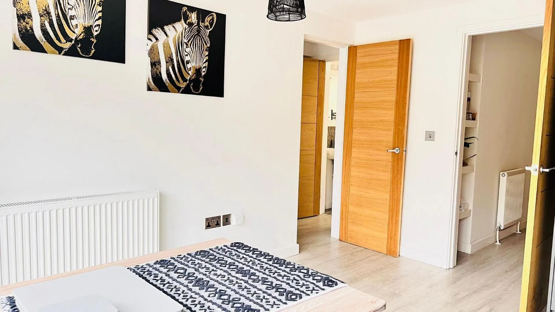 Brand New 2 Bedroom Apartment With Wi-Fi Sleeps 4 - Tanzanite Cambridge