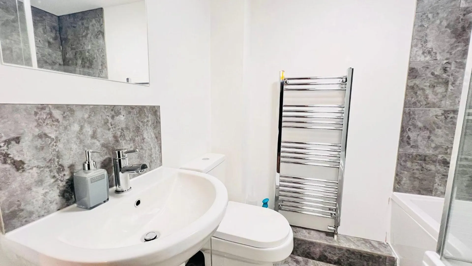 Brand New 2 Bedroom Apartment With Wi-Fi Sleeps 4 - Tanzanite كامبريدج 0*,  المملكة المتحدة