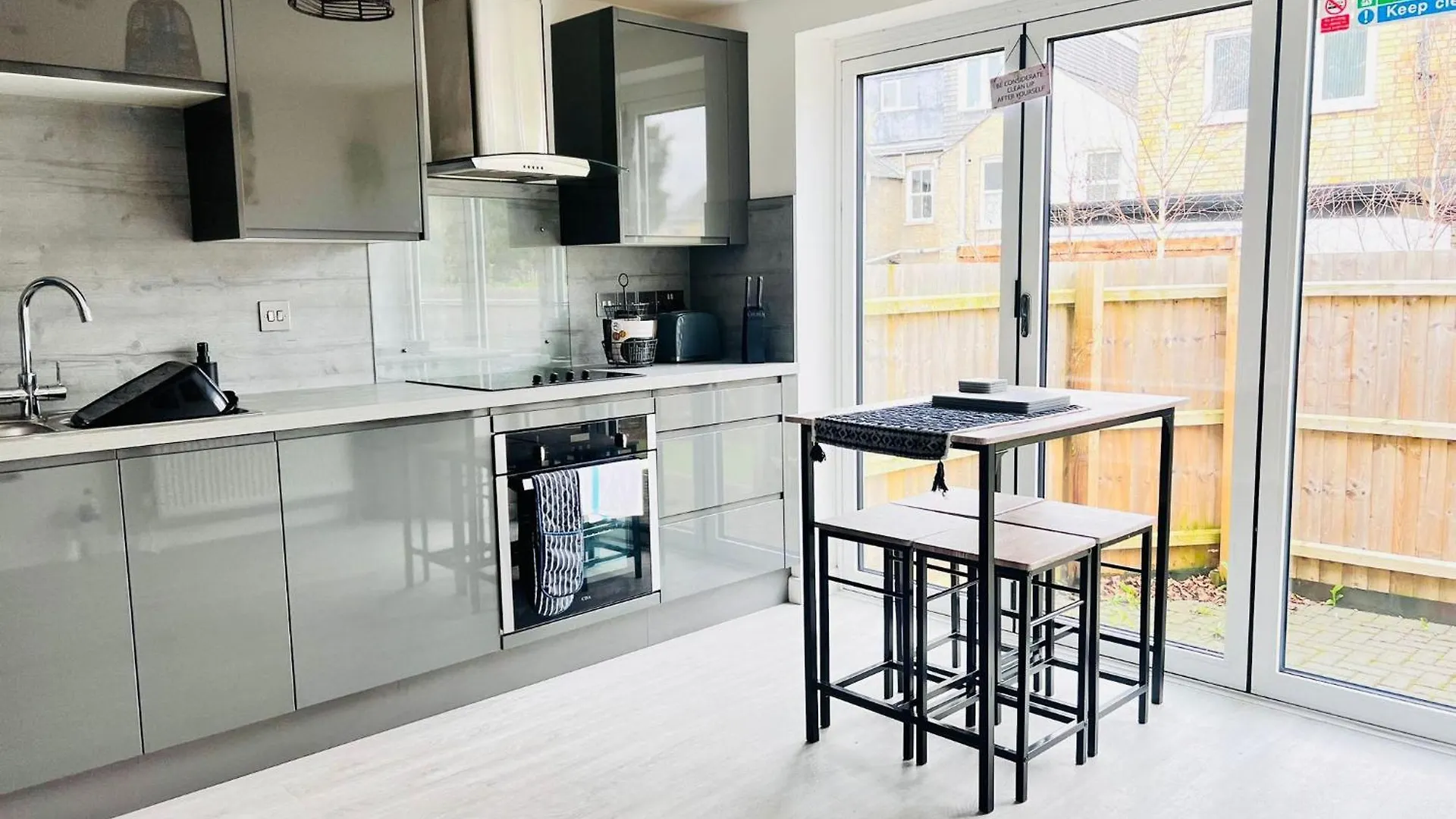 Brand New 2 Bedroom Apartment With Wi-Fi Sleeps 4 - Tanzanite كامبريدج